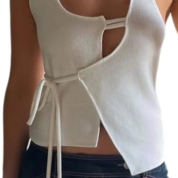 Chic Tie Up Halter Tank Top - Picture 4 of 4